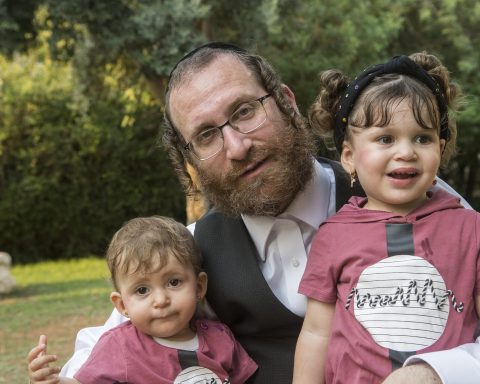 Ultraorthodoxe in Israel, Charedische Familie, Dan Lazar